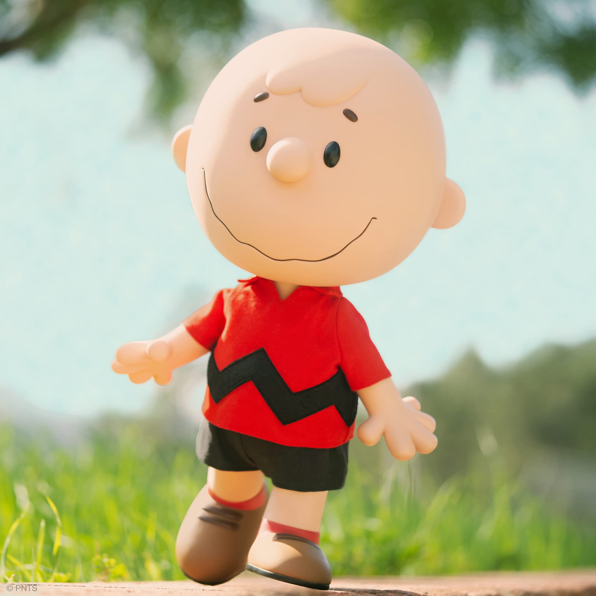 Super7 Supersize Peanuts Charlie Brown (Red Shirt) - 16" Peanuts Action Figure with Fabric Clothing Classic Cartoon Collectibles and Retro Toys - Image 4